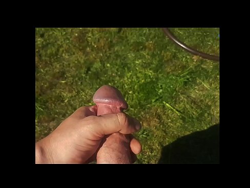 ❤️ ګرم hottie خپل ګلابي بلی fucked او د اوړي په باغ کې د squirt سره cums ترلاسه کوي ❤️ ❤